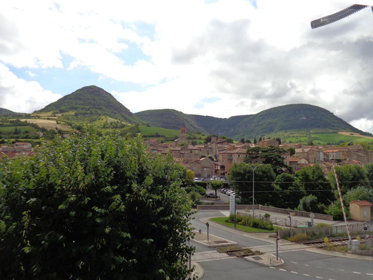 Maison Spacieuse Et Agreable Saint-Georges-de-Luzençon Eksteriør billede