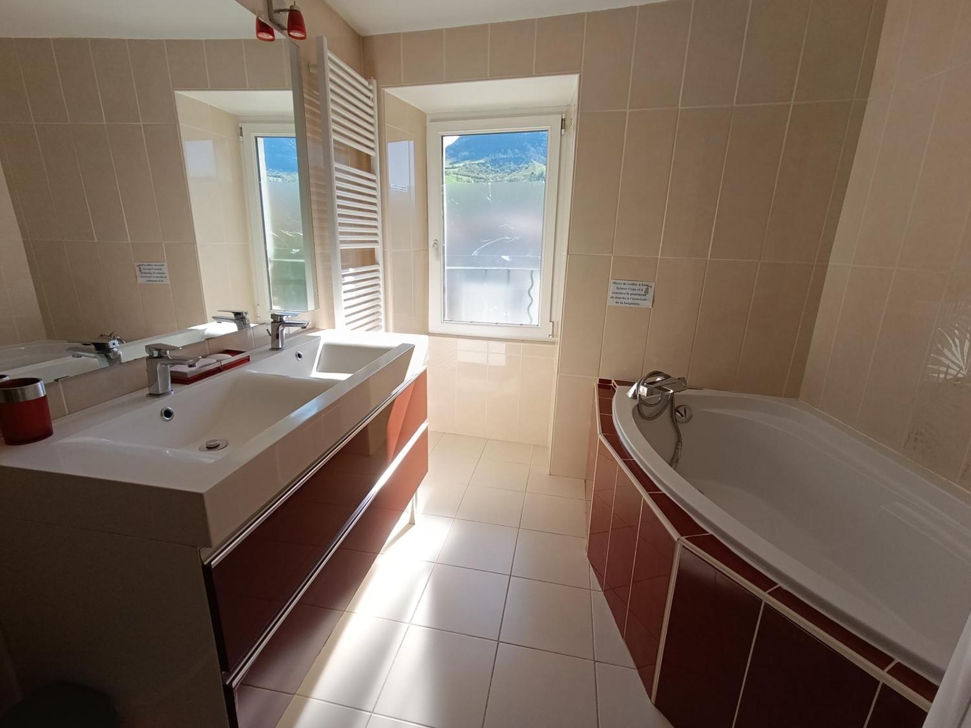 Maison Spacieuse Et Agreable Saint-Georges-de-Luzençon Eksteriør billede